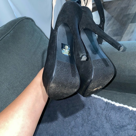 Heels - Picture 2 of 4